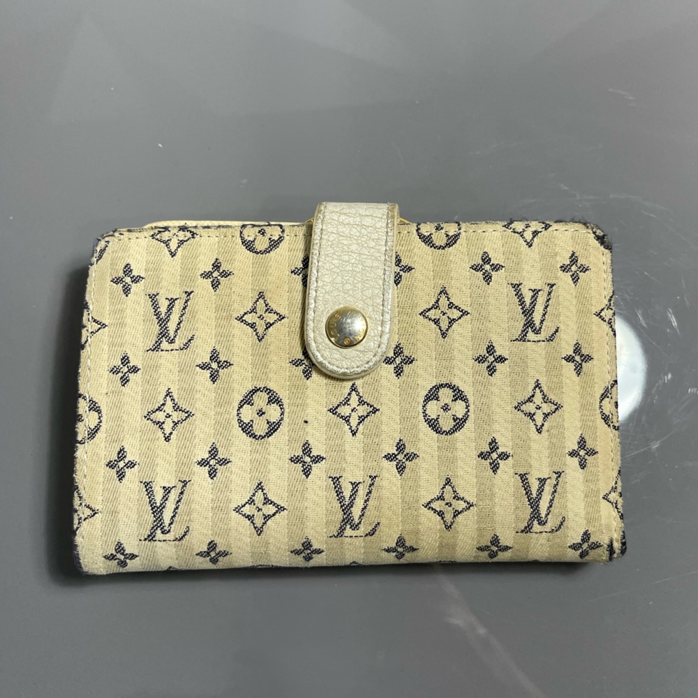 Louis Vuitton MiniLin canvas wallet